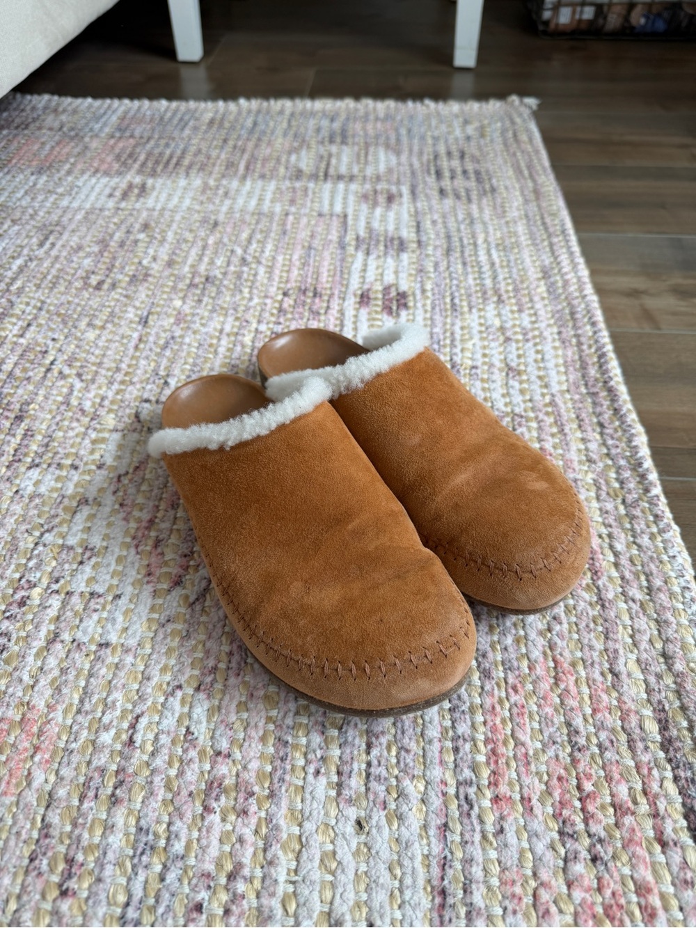 Jenni Kayne Shearling Lined Clog Slippers - Chestnut